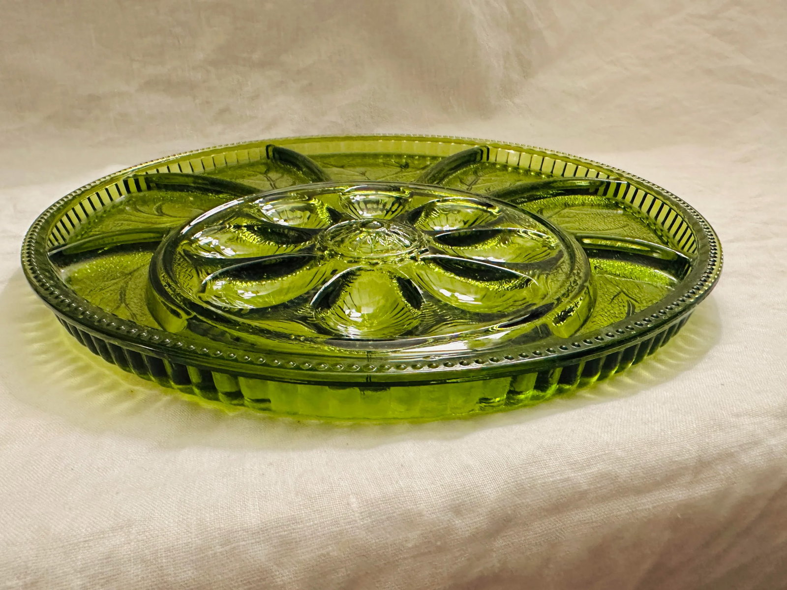 13in Round 8 Egg Slot, 7 Section Avocado Green Dish - 2