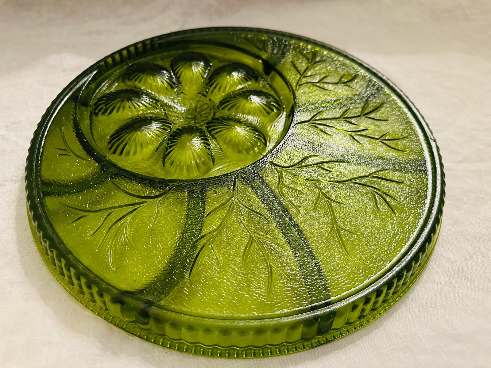 13in Round 8 Egg Slot, 7 Section Avocado Green Dish - 3