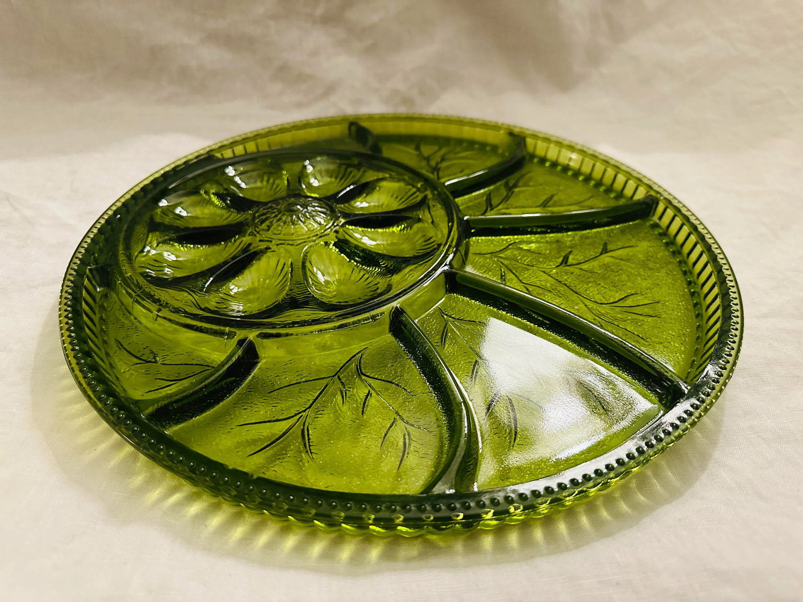 13in Round 8 Egg Slot, 7 Section Avocado Green Dish - 5