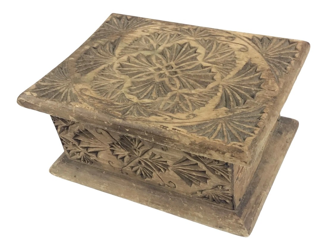 Antique American Pioneer Chip Carved Wood Box (1 of 13)