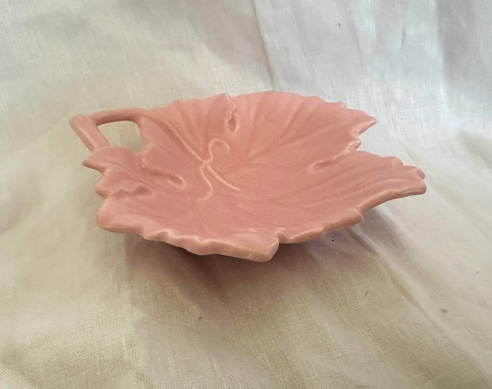 Vintage Dusty Pink Majolica Ceramic Leaf Trinket Dish - 3