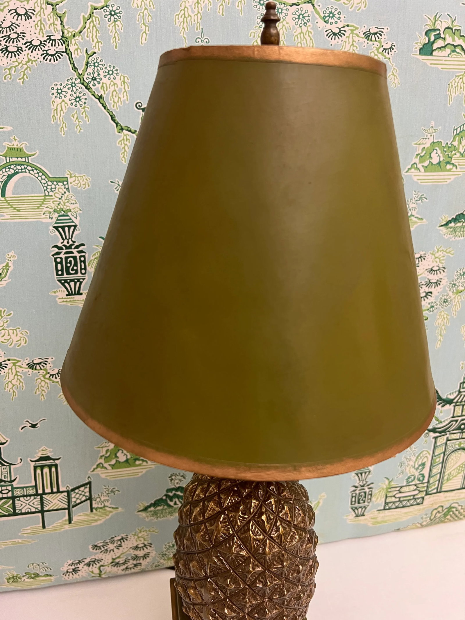 Vintage Hollywood Regency Brass Pineapple Table Lamp With Hand-Painted Green Shade - Newly Painted - 4