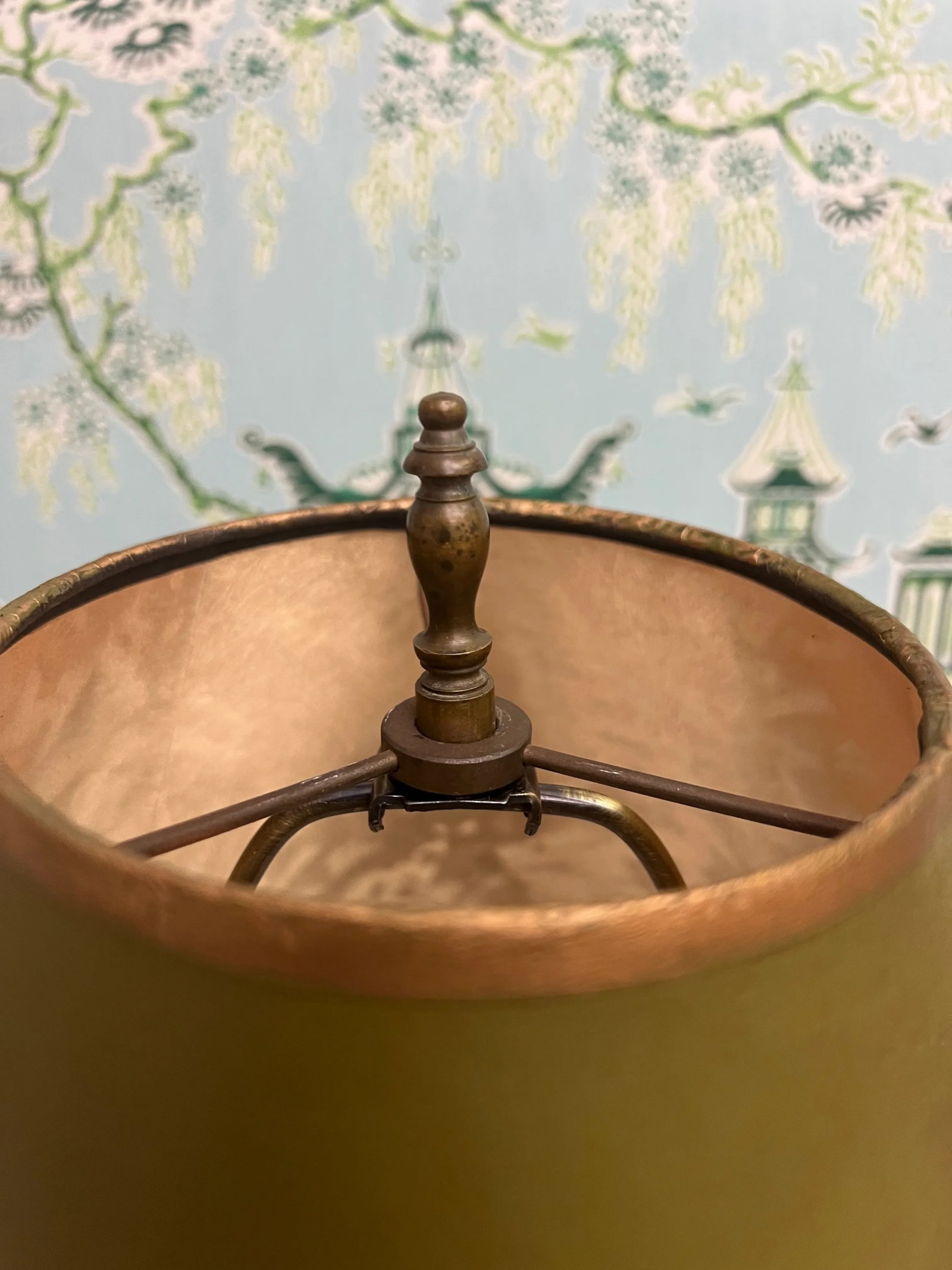 Vintage Hollywood Regency Brass Pineapple Table Lamp With Hand-Painted Green Shade - Newly Painted - 5