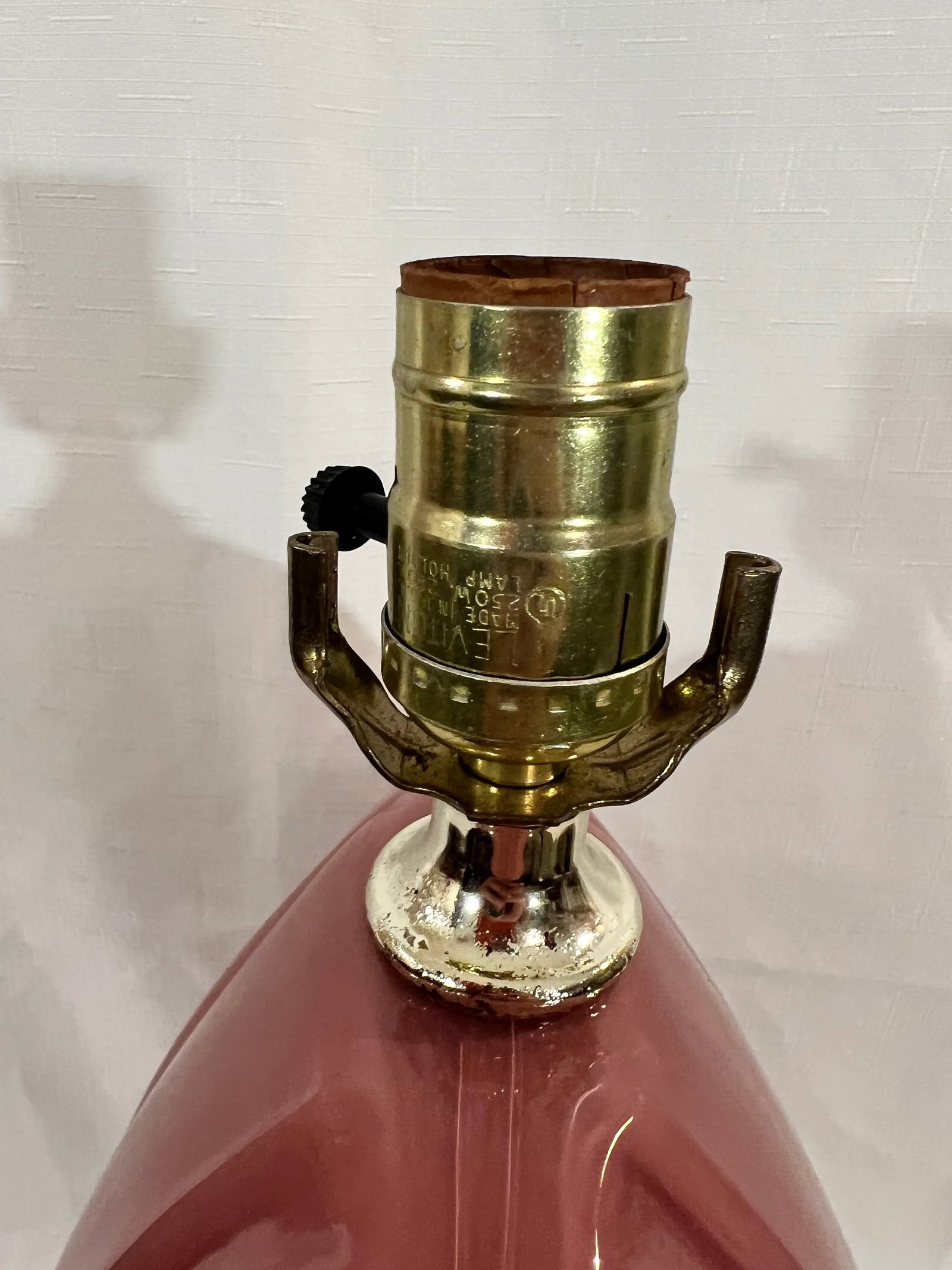 Vintage Coastal Palm Beach Regency Reverse Painted Pink Glass Shell Lamp on Wooden Base - 6