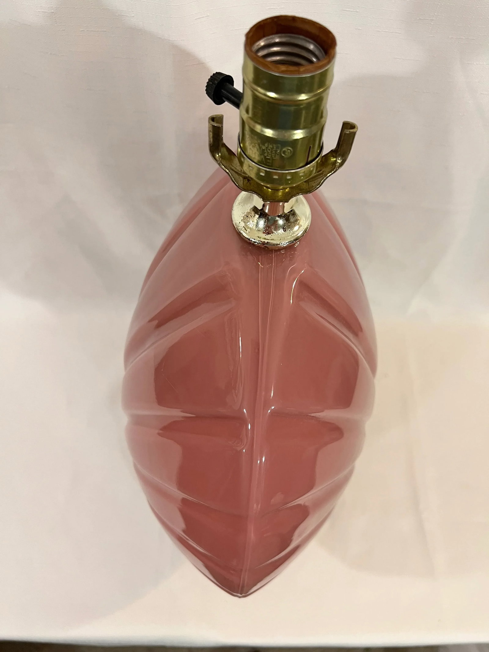 Vintage Coastal Palm Beach Regency Reverse Painted Pink Glass Shell Lamp on Wooden Base - 7