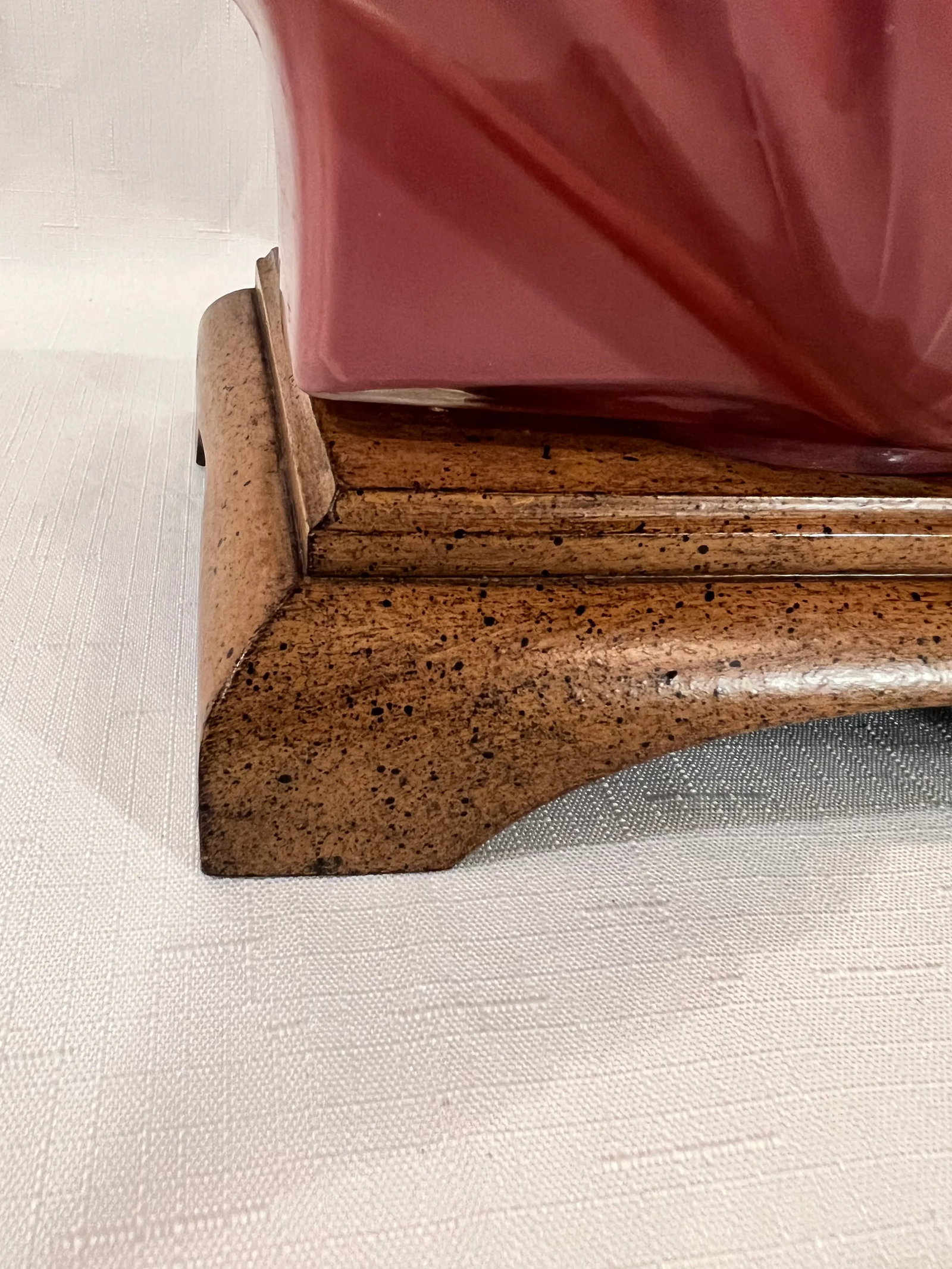 Vintage Coastal Palm Beach Regency Reverse Painted Pink Glass Shell Lamp on Wooden Base - 9