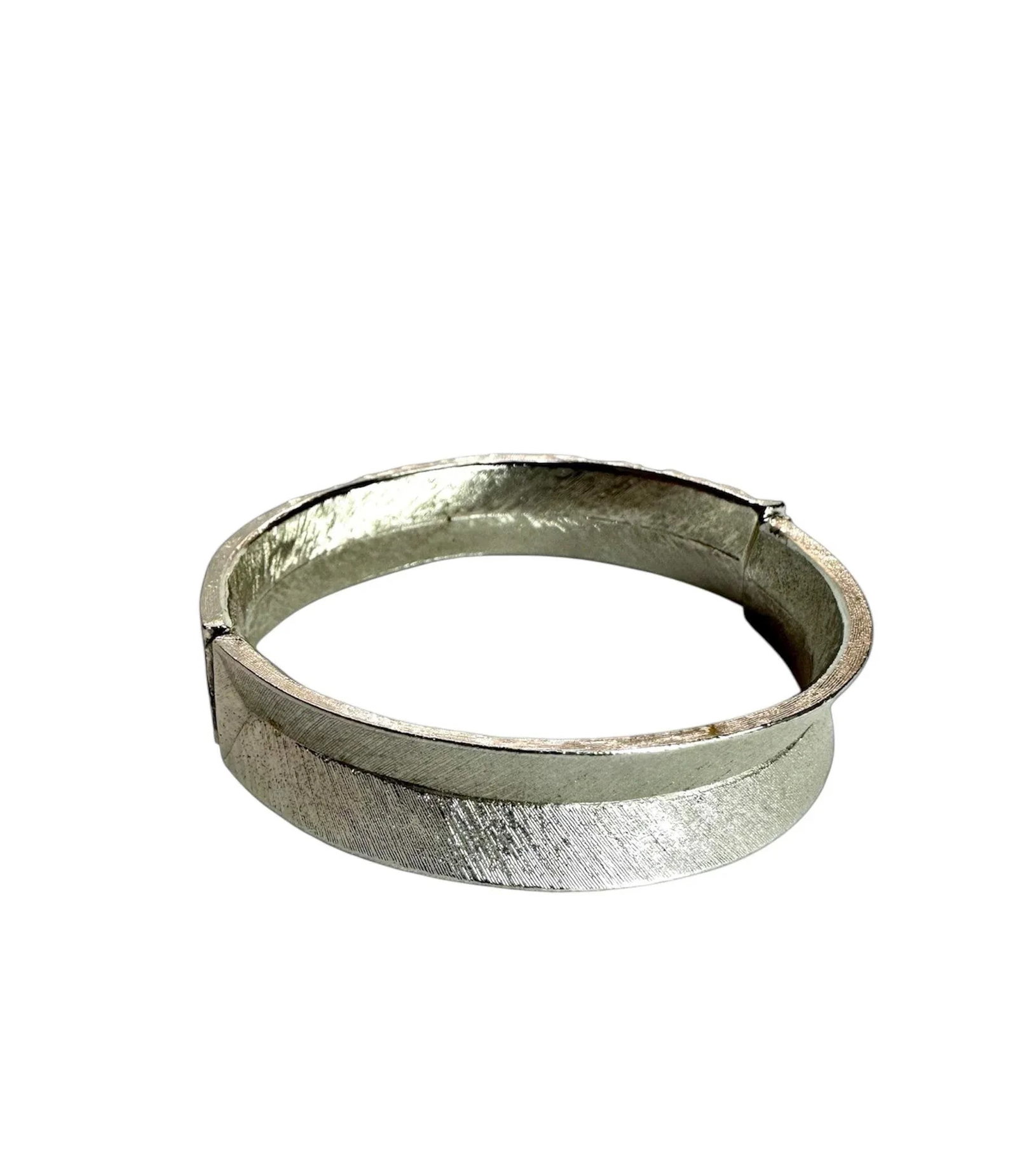 Mid 20th Century Monet Silvertone Textured Spring Clasp Cuff Bracelet - 5