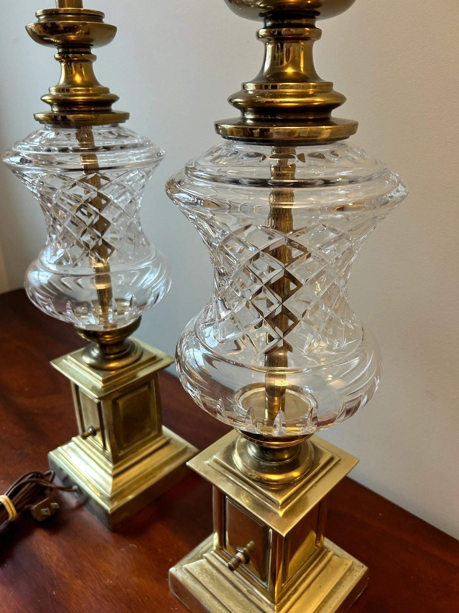 Pair of Large Mid-Century Stiffel Brass and Cut Crystal Column Table Lamps - 7