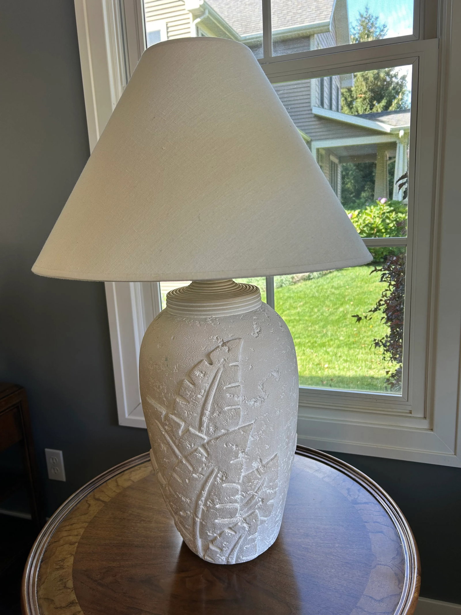 Vintage Postmodern Ceramic Table Lamp With Textured Palm Leaf Motif - 3