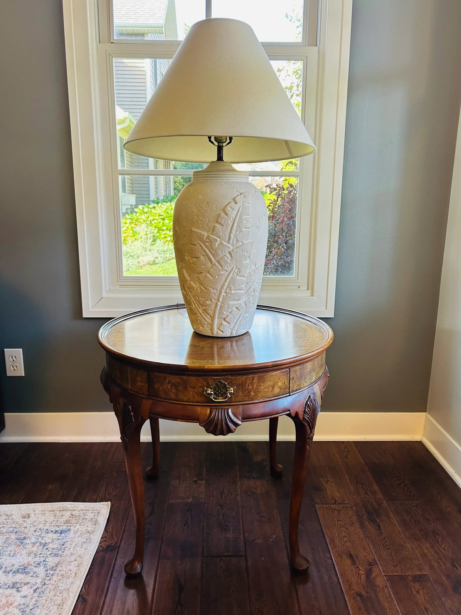 Vintage Postmodern Ceramic Table Lamp With Textured Palm Leaf Motif - 4