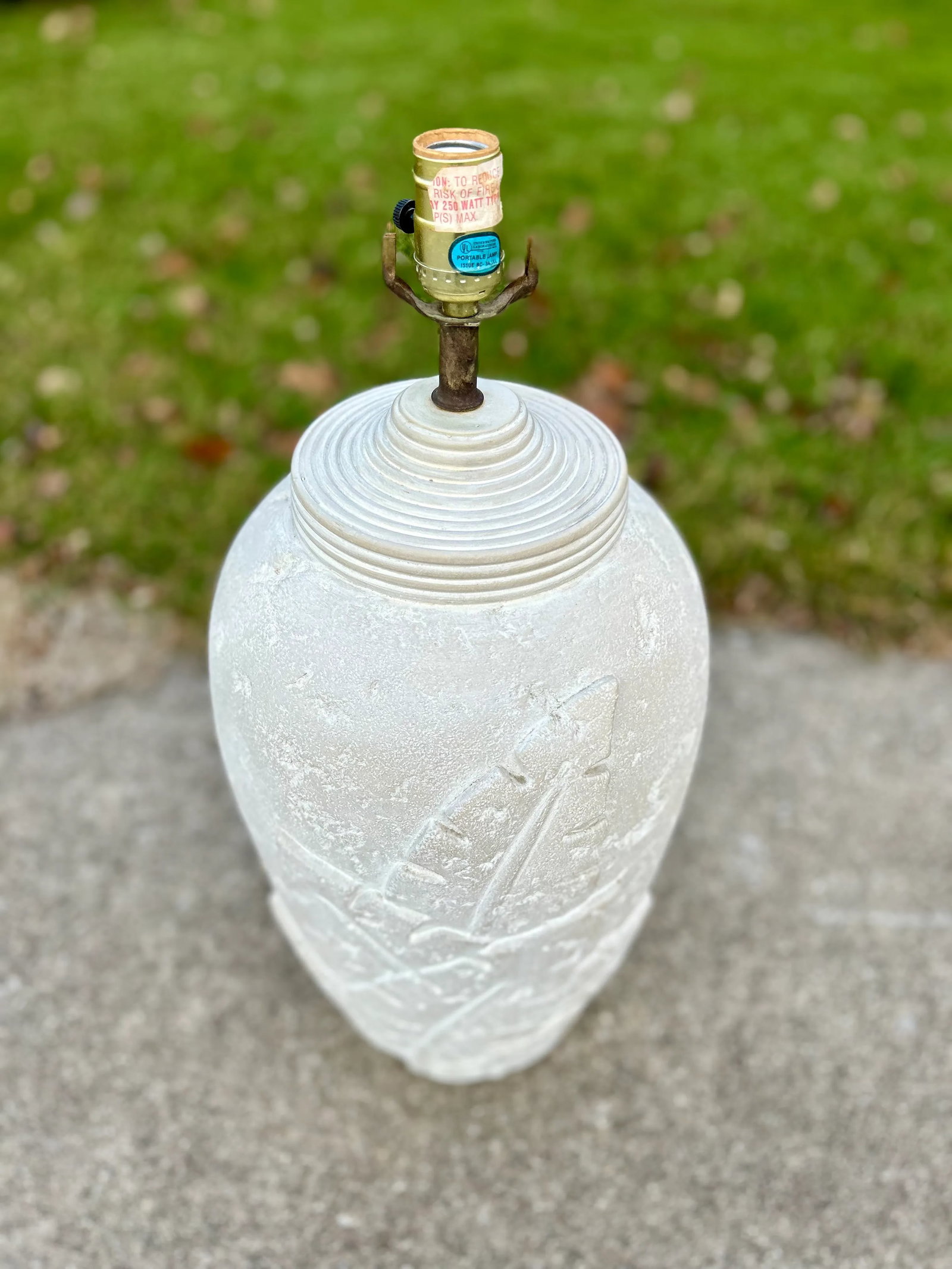 Vintage Postmodern Ceramic Table Lamp With Textured Palm Leaf Motif - 6