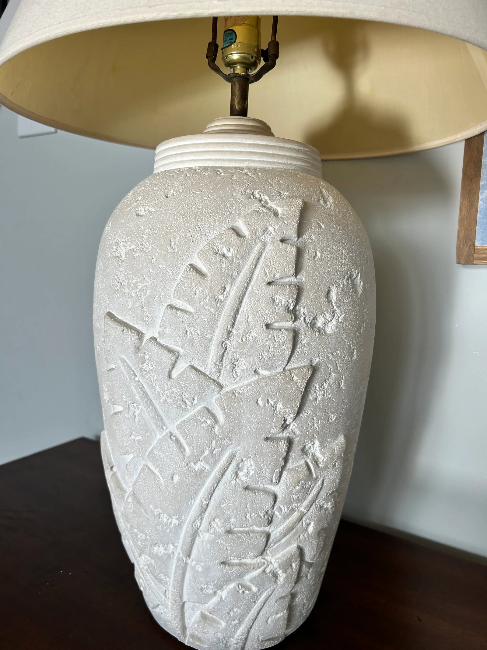 Vintage Postmodern Ceramic Table Lamp With Textured Palm Leaf Motif - 9