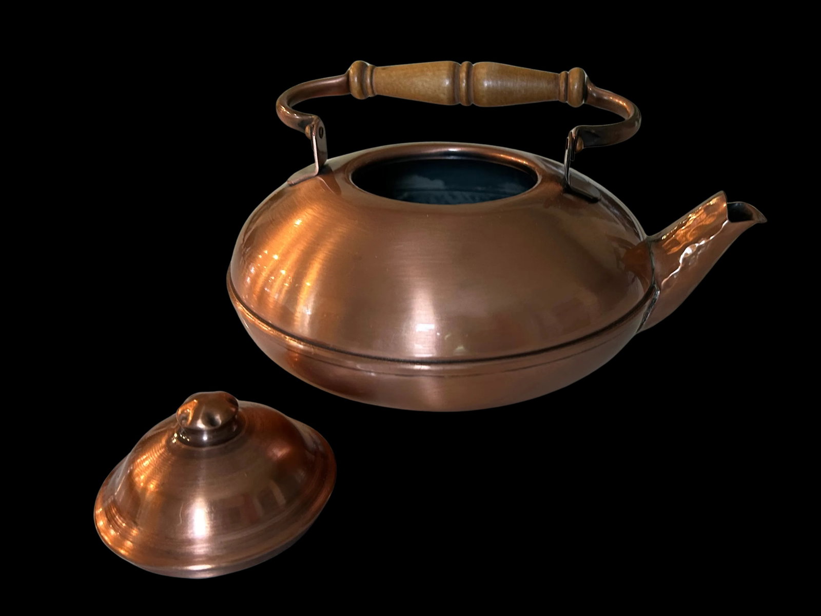 Late 20th Century Copper Tea Pot by Gregorian - Classic Wood Handle - 5