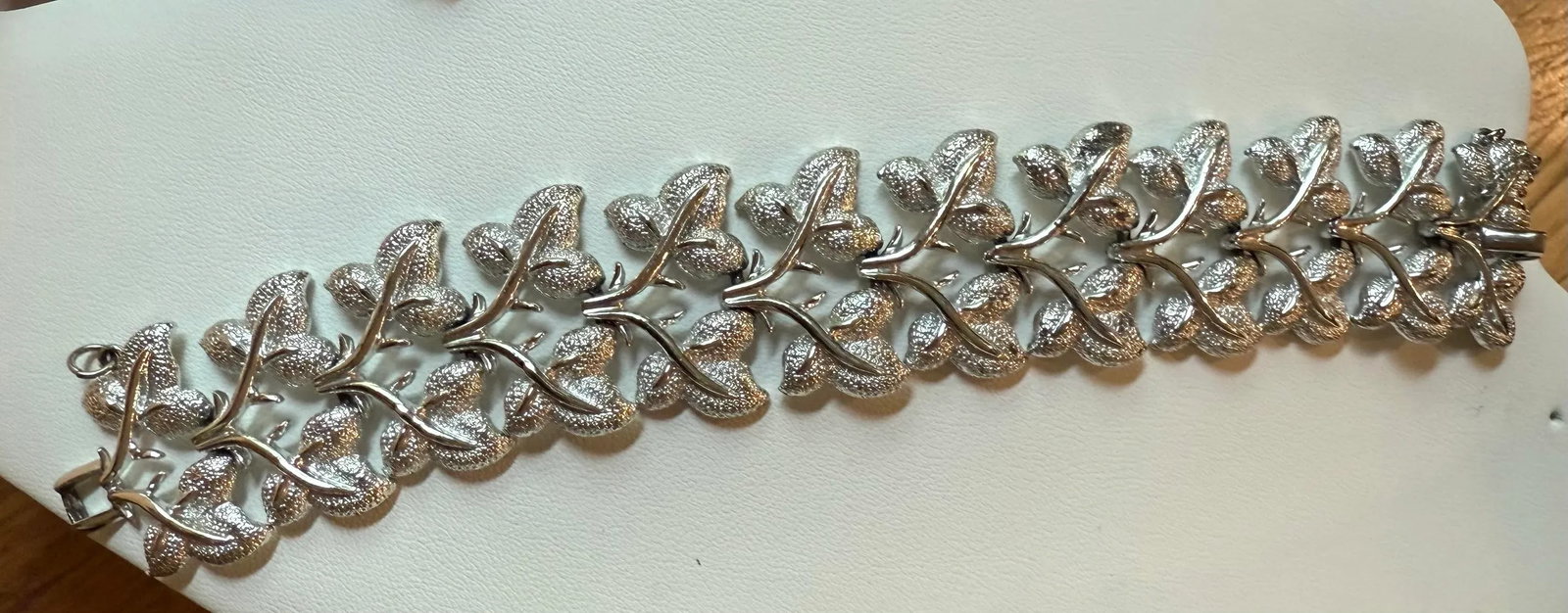1950s Vintage Coro Silvertone Textured Leaf Link Wide Bracelet - 6
