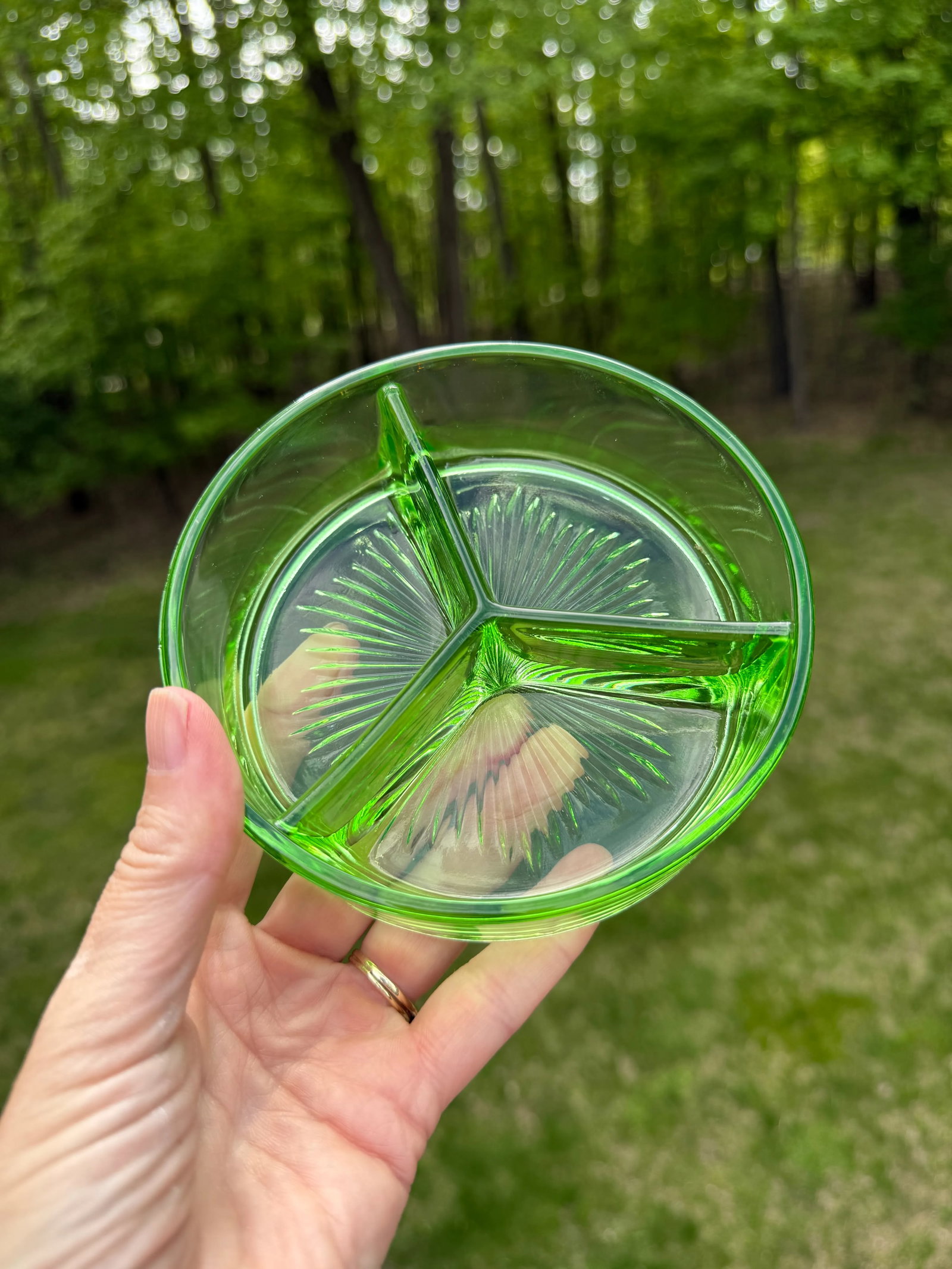Mid 20th Century Uranium Green Depression Glass Divided Dish Bowl - 3