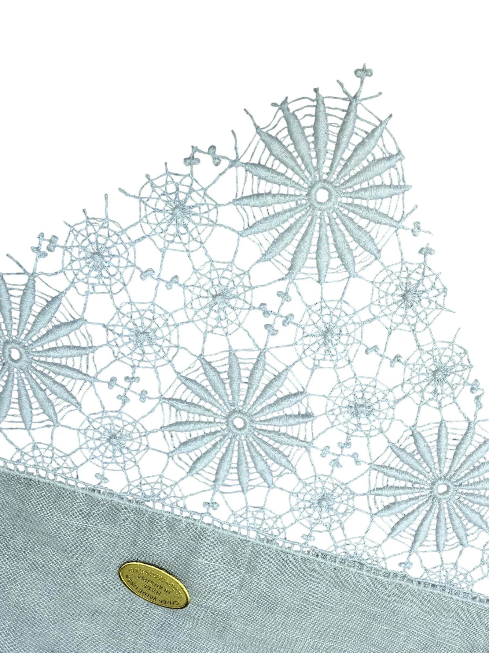 Vintage Austrian Lace and Linen Handkerchief-a Pair - 2