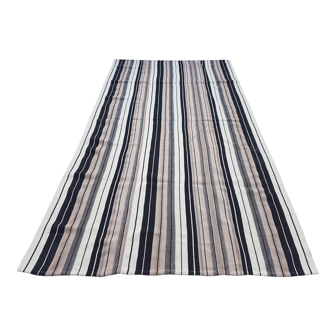 Turkish Organic Hemp Sisal Kilim Rug 4'9" X 9'3": Turkish Organic Hemp Sisal Kilim Rug 4'9" X 9'3" 57.5'' x 110.6'' / 146 x 281 cm Hand woven with high quality pure wool Excellent condition From TURKEY Works well with all styles of home decor-adds l