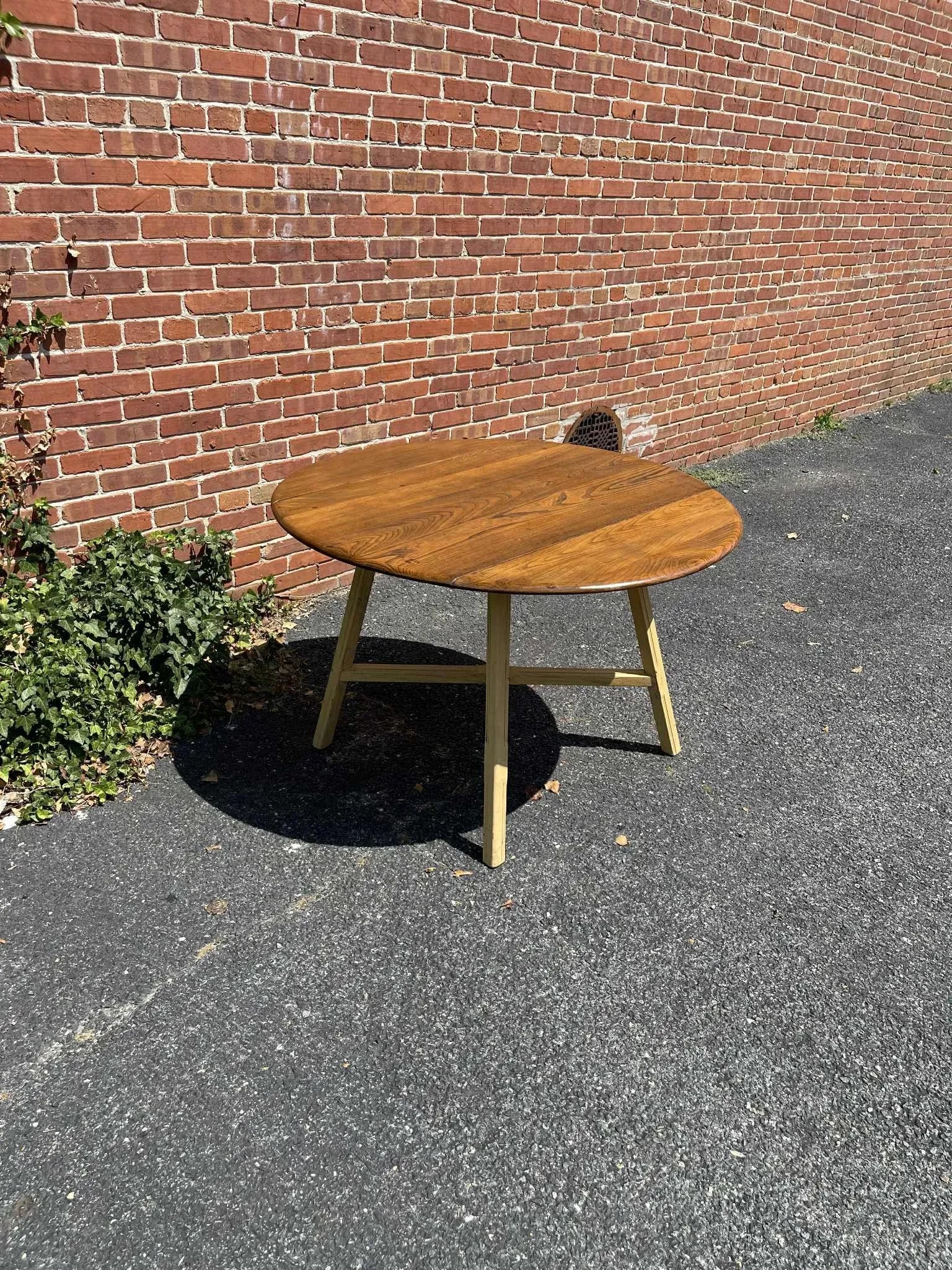 Early 20th Century Round Wooden Dining Table With 4 Ladder-Back Chairs - Set of 5 - 2
