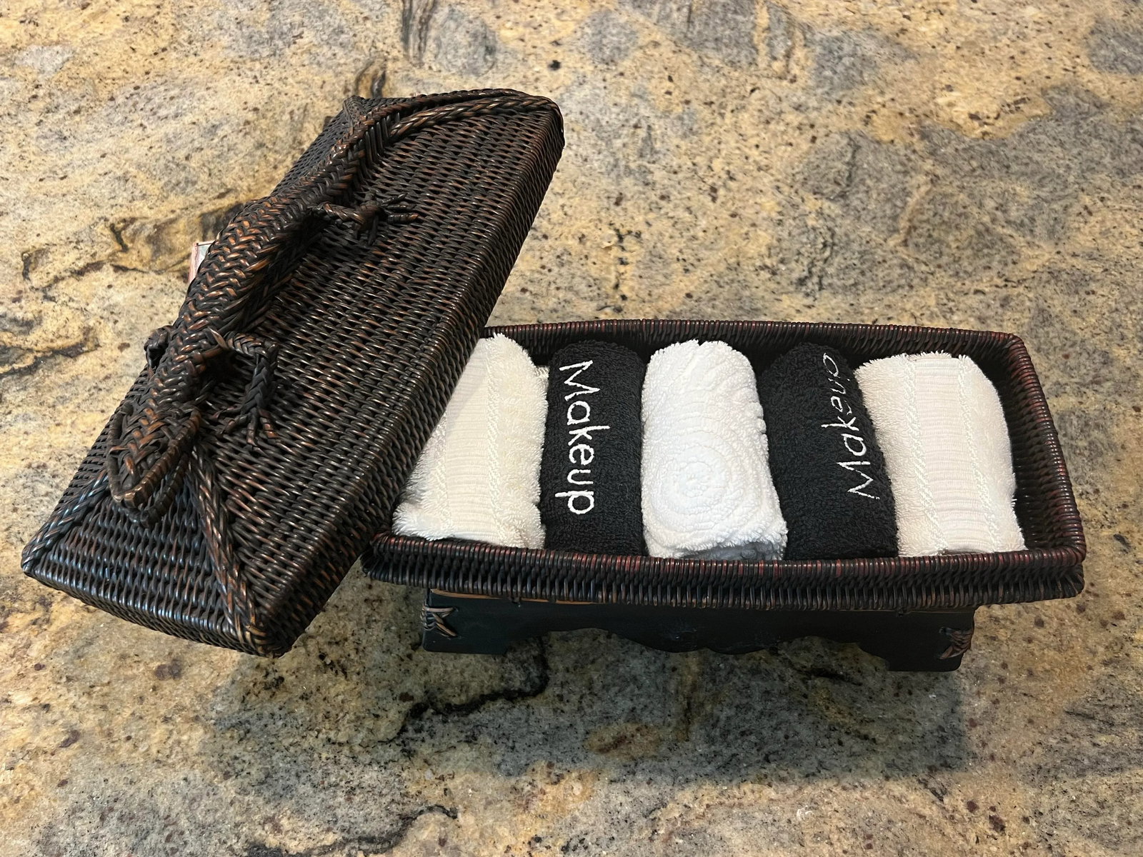 Late 20th Century Vintage Southeast Asian Wicker Box With Lizard Handle on Lid - 12