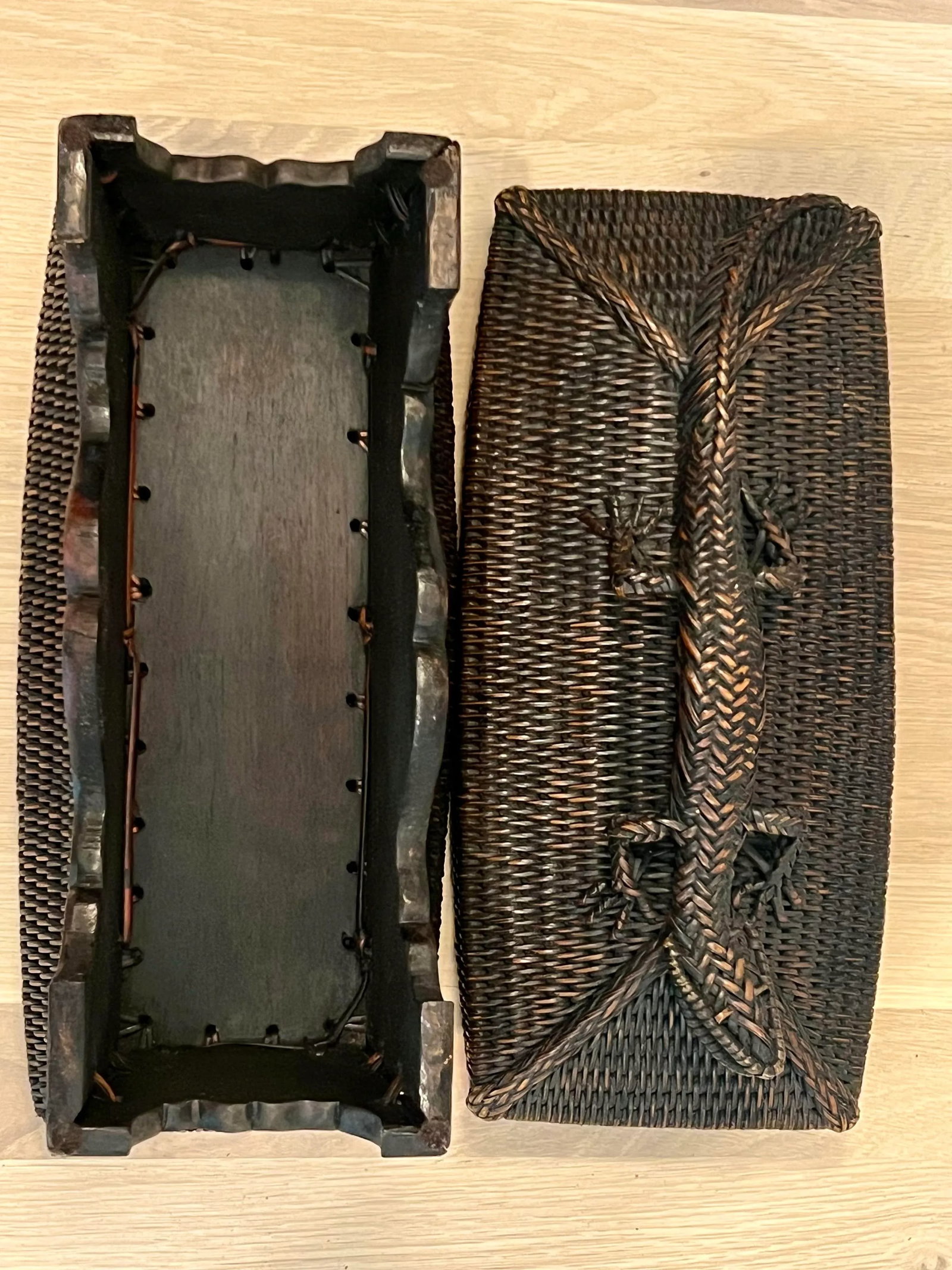 Late 20th Century Vintage Southeast Asian Wicker Box With Lizard Handle on Lid - 5