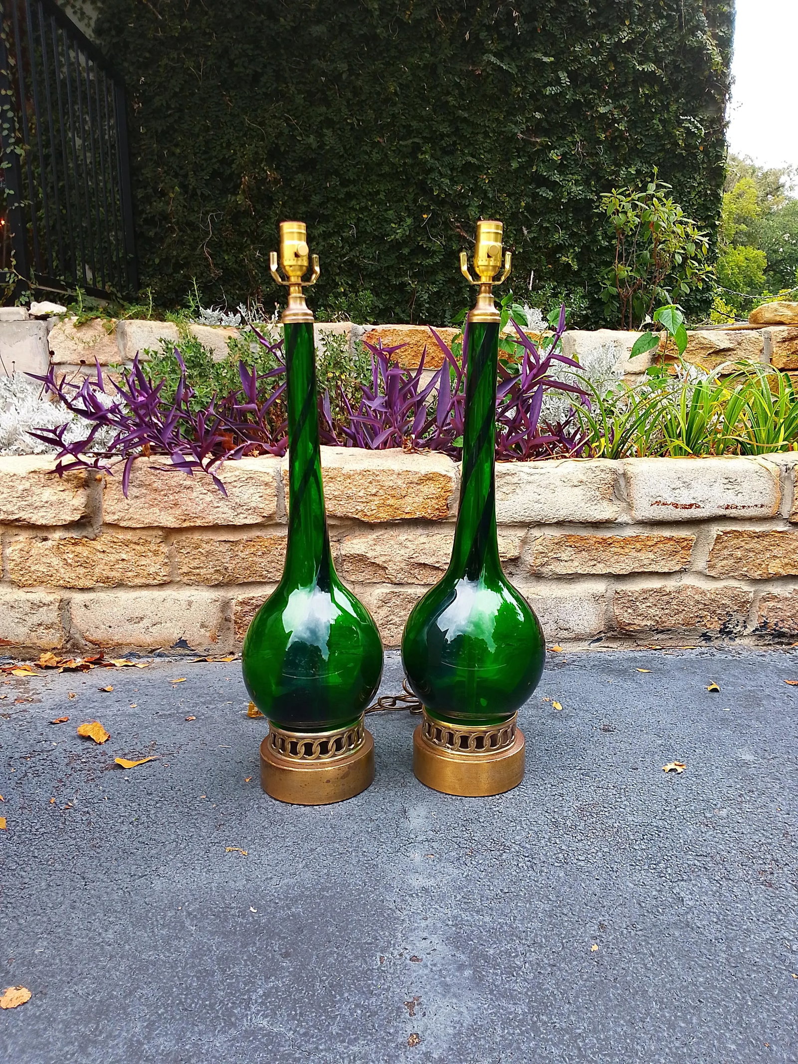 Pair of Restored Mid-Century Murano Attributed Glass Lamps – Emerald Green With Brass Bases - 2