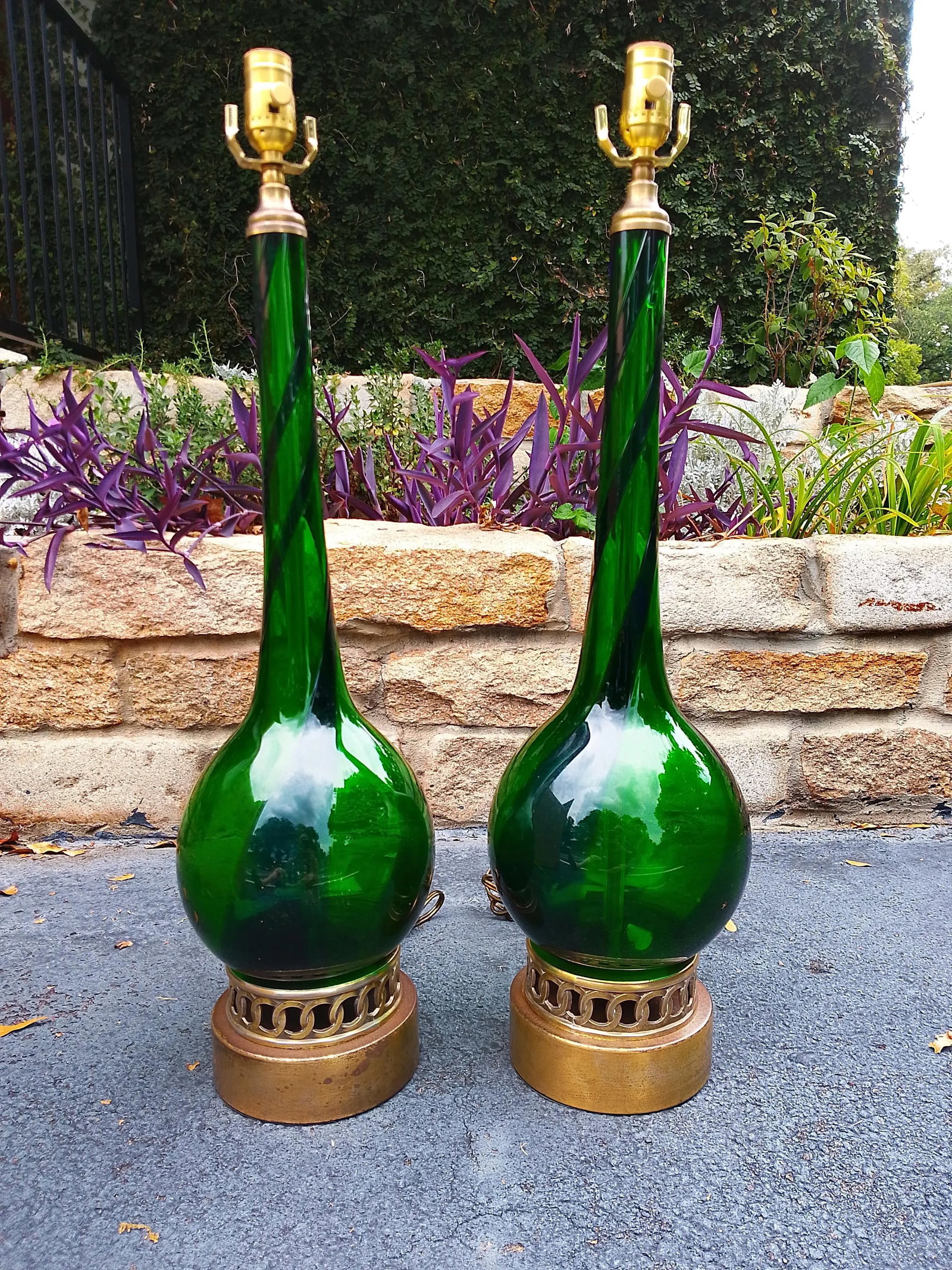 Pair of Restored Mid-Century Murano Attributed Glass Lamps – Emerald Green With Brass Bases - 3