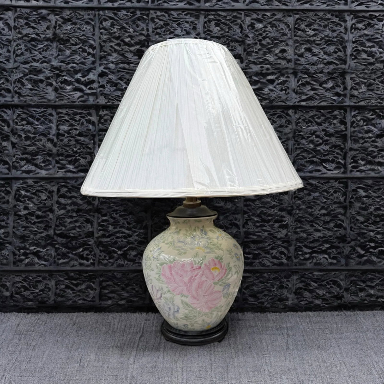 1970s Chinoiserie Table Lamp Ginger Jar Ceramic Floral Painted Famille Rose - 10