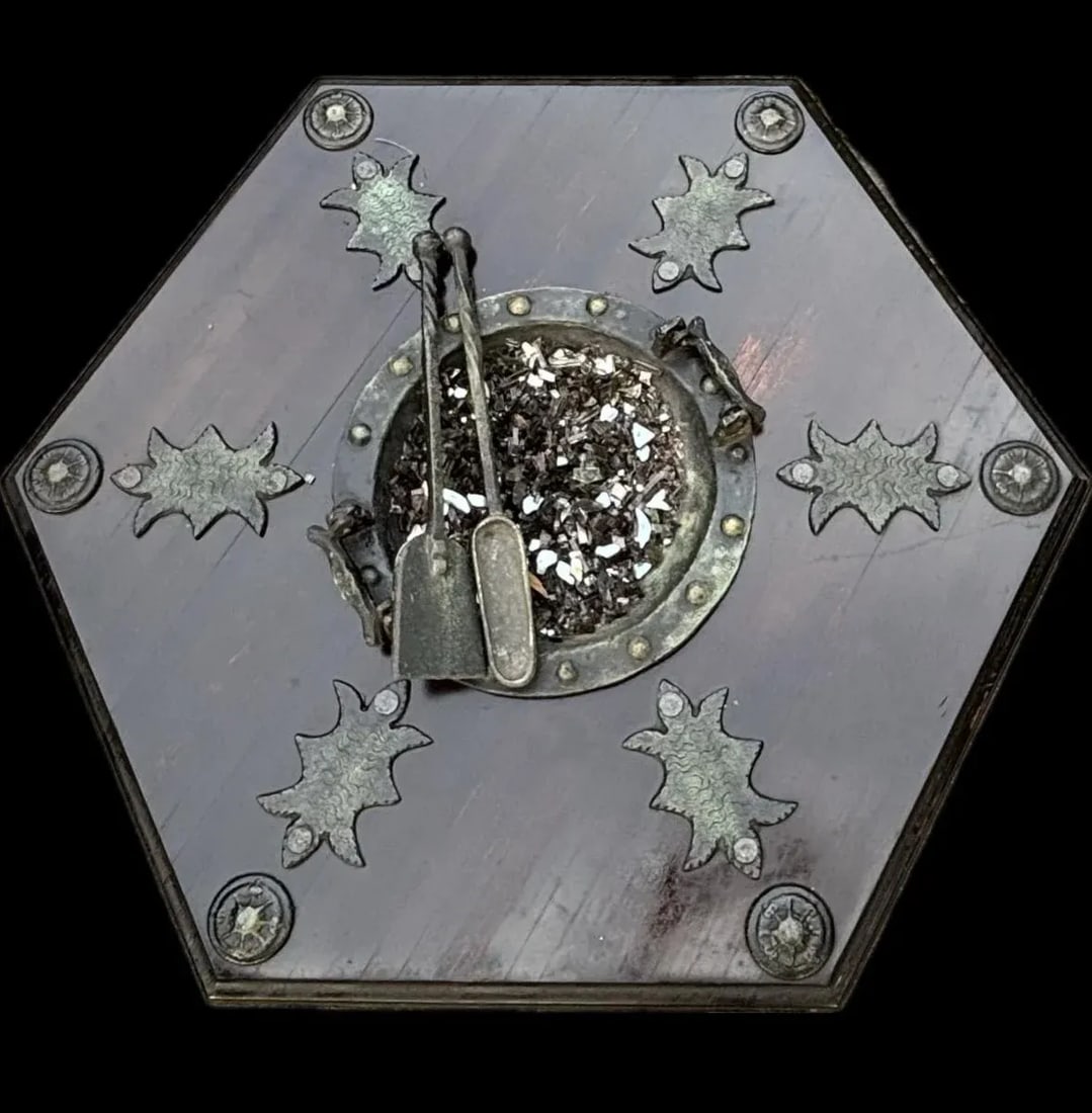 Moroccan Moorish Hexagonal Brazier Coffee Table With Brass Inlay & Tool Set - 2