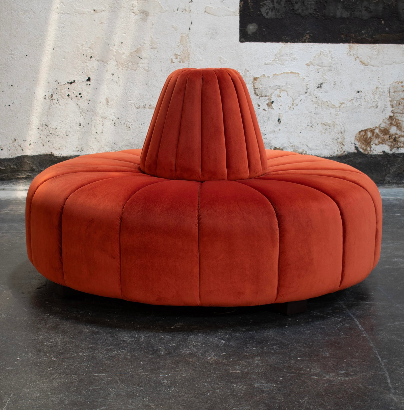 Cinderella Bourne Burnt Orange Velvet Round Settee by Björk Studio - 4