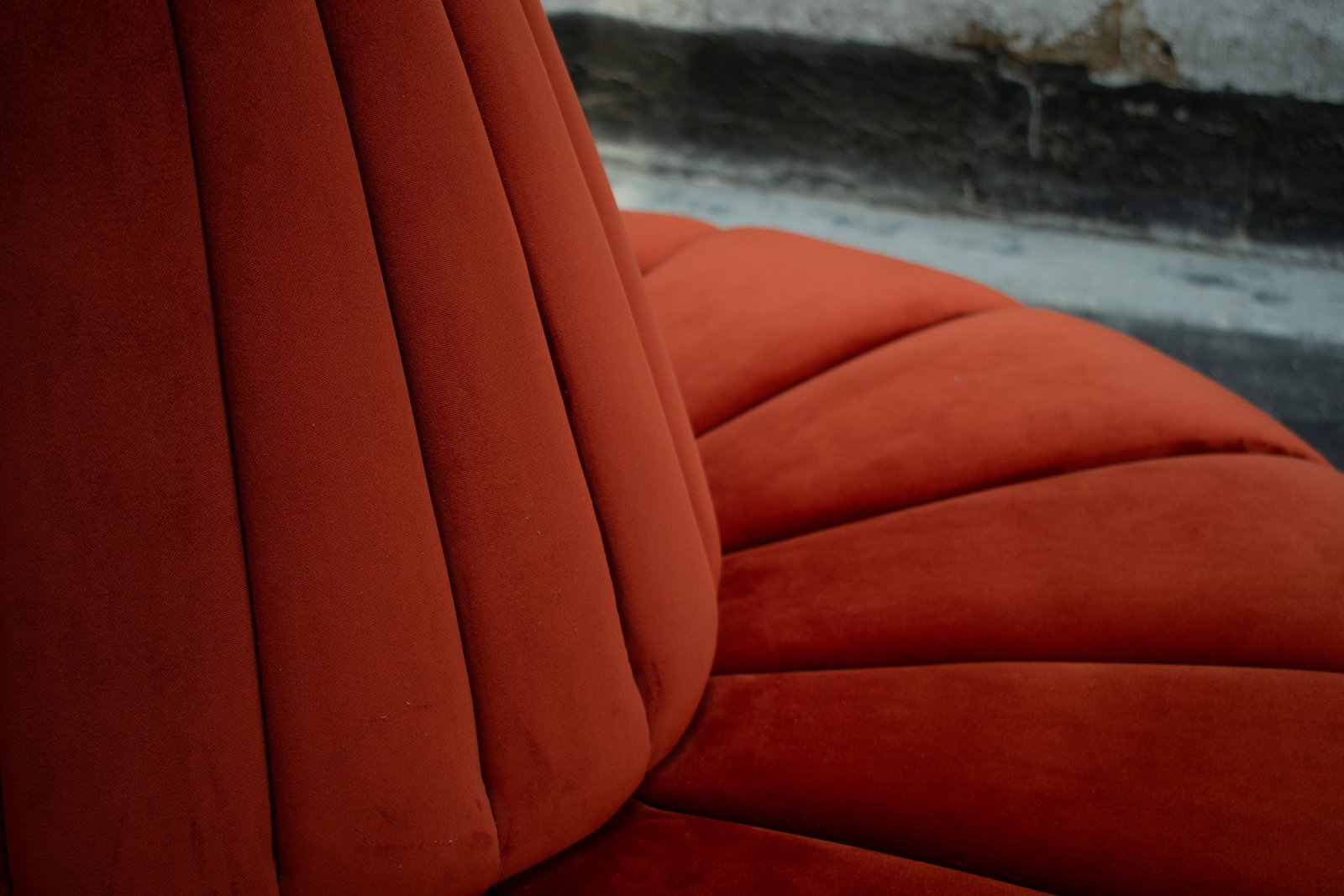 Cinderella Bourne Burnt Orange Velvet Round Settee by Björk Studio - 5
