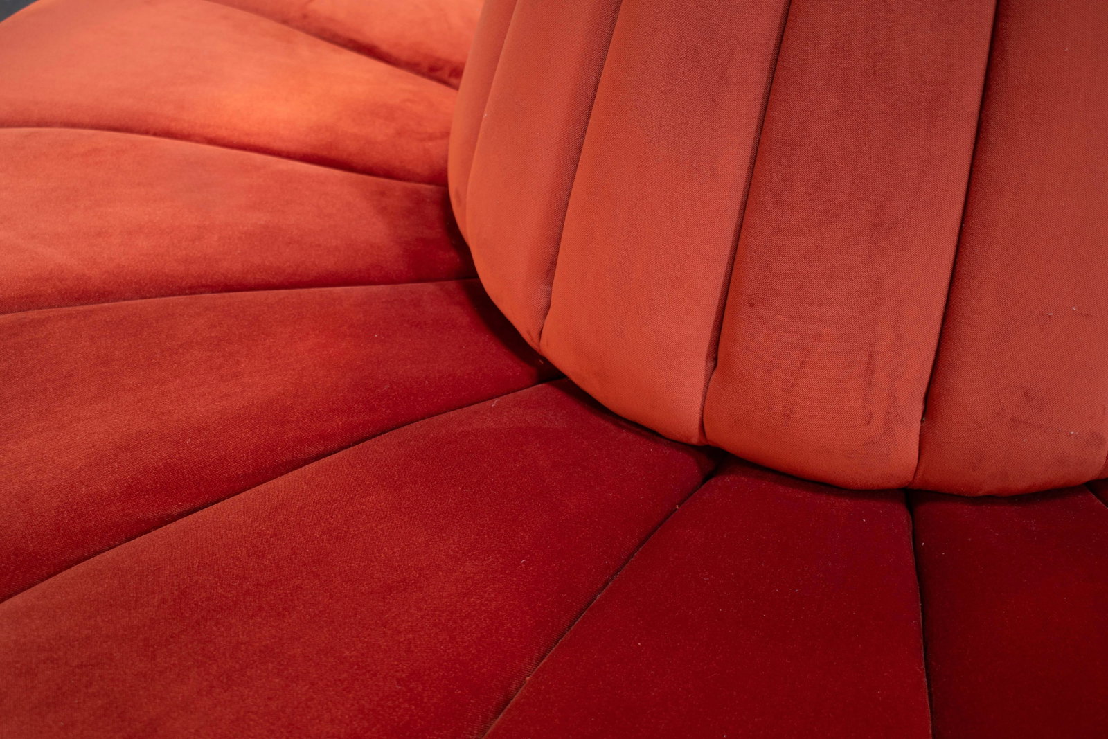 Cinderella Bourne Burnt Orange Velvet Round Settee by Björk Studio - 6