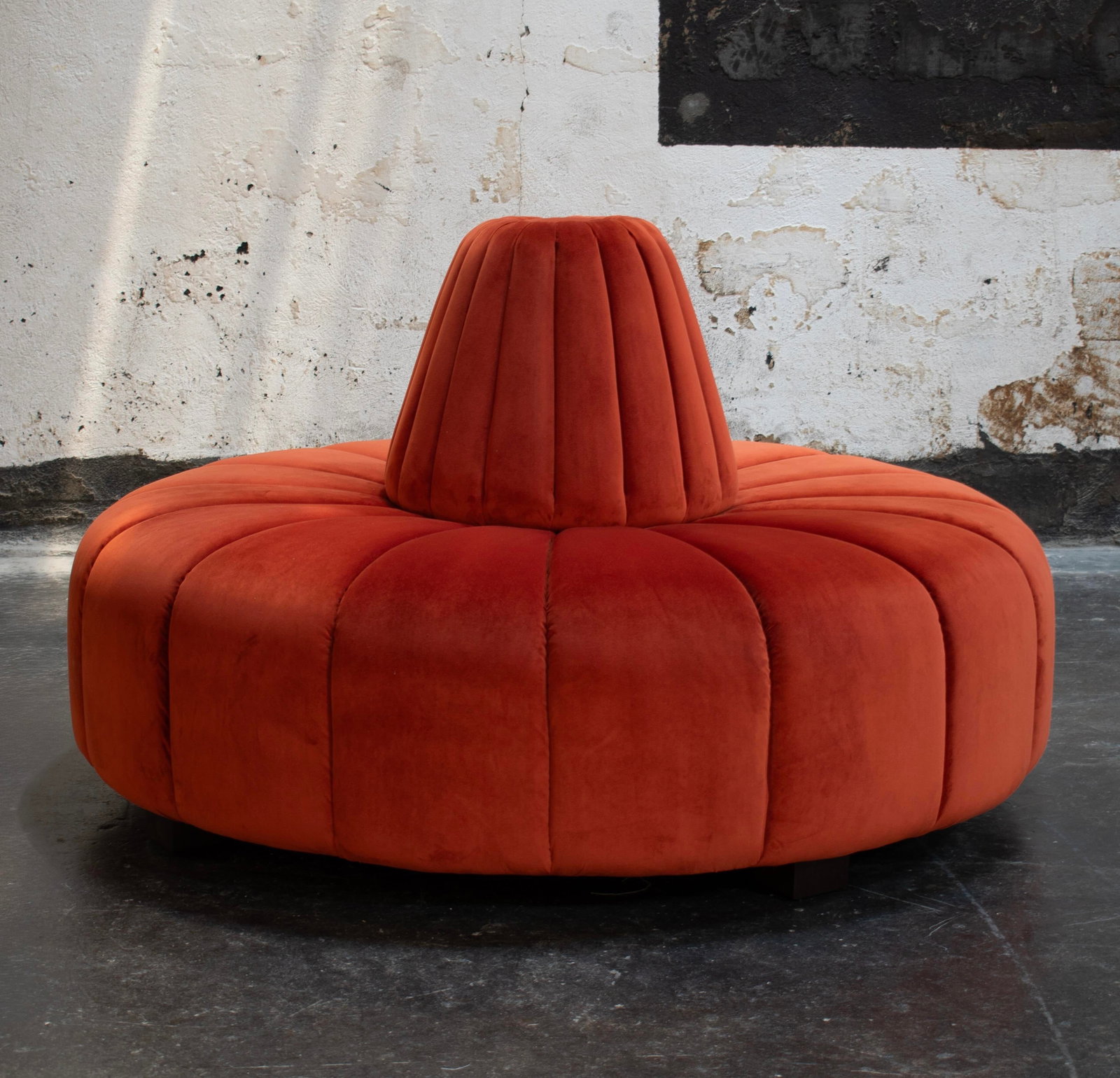 Cinderella Bourne Burnt Orange Velvet Round Settee by Björk Studio - 8