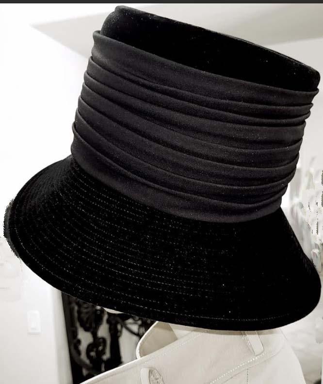 Vintage Ladies Sophistcated Black Hat - 3