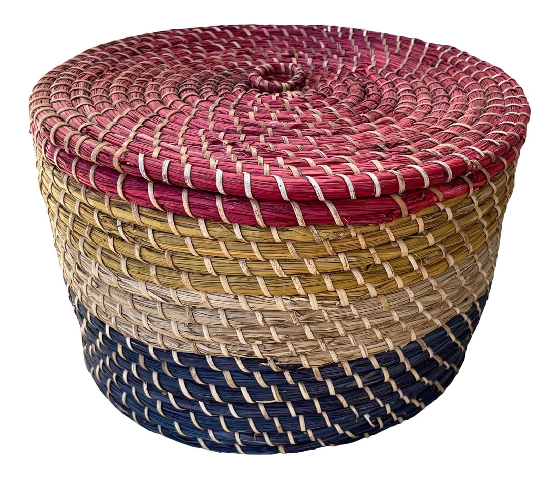 Vintage Med. Size Straw Coiled Multi-Color Basket: Vintage Straw/Raffia Coiled Muti-Color Basket with Lid Red, yellow, natural, blue in color all coiled and woven together. Great for just about anything. 14in round x 9in H Condition: Alterations: Orig
