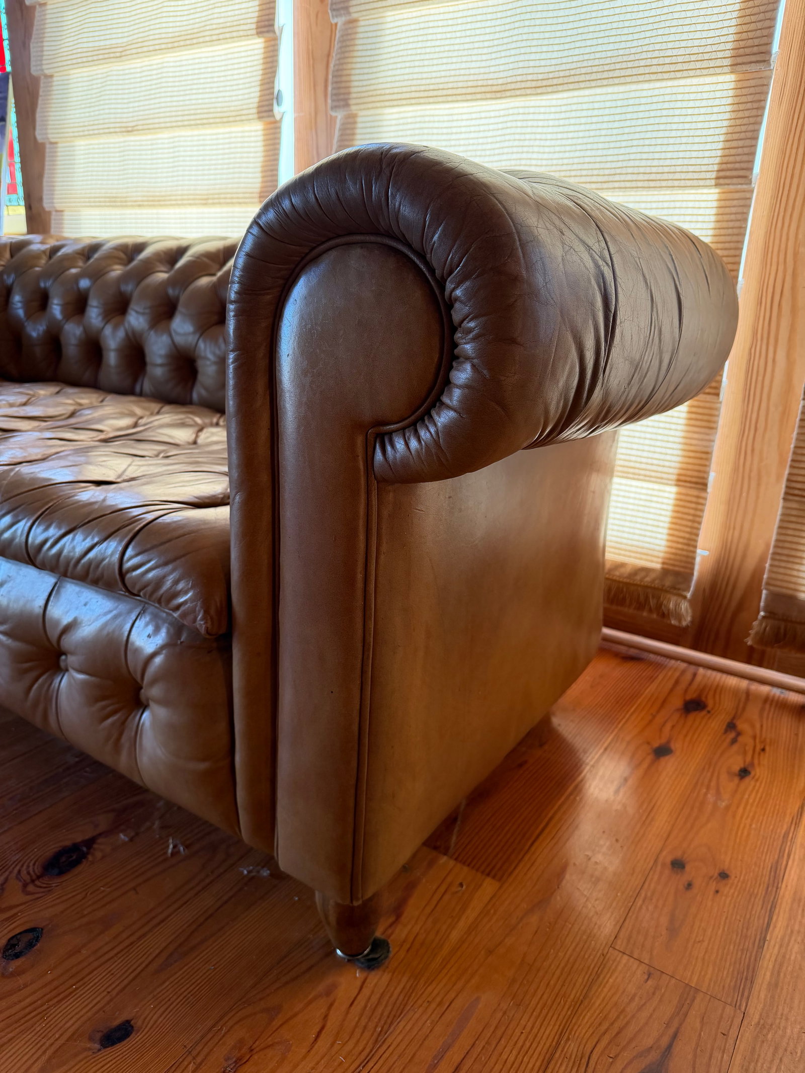 Mid 20th Century Tufted Leather Chesterfield Sofa in Warm Cognac Brown - 2