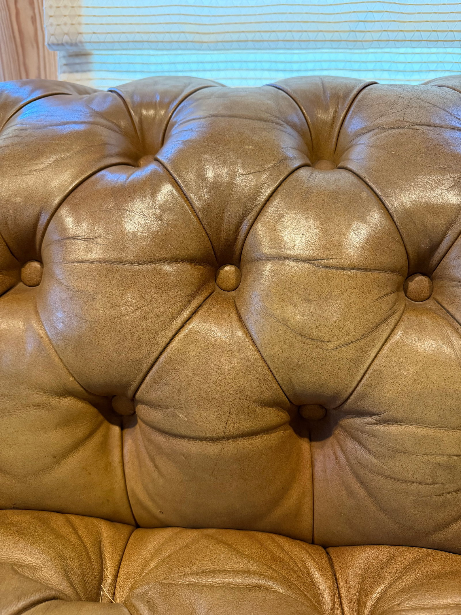 Mid 20th Century Tufted Leather Chesterfield Sofa in Warm Cognac Brown - 5