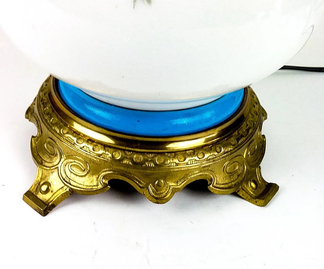 Victorian Hand Painted Glass Table Lamp - 10