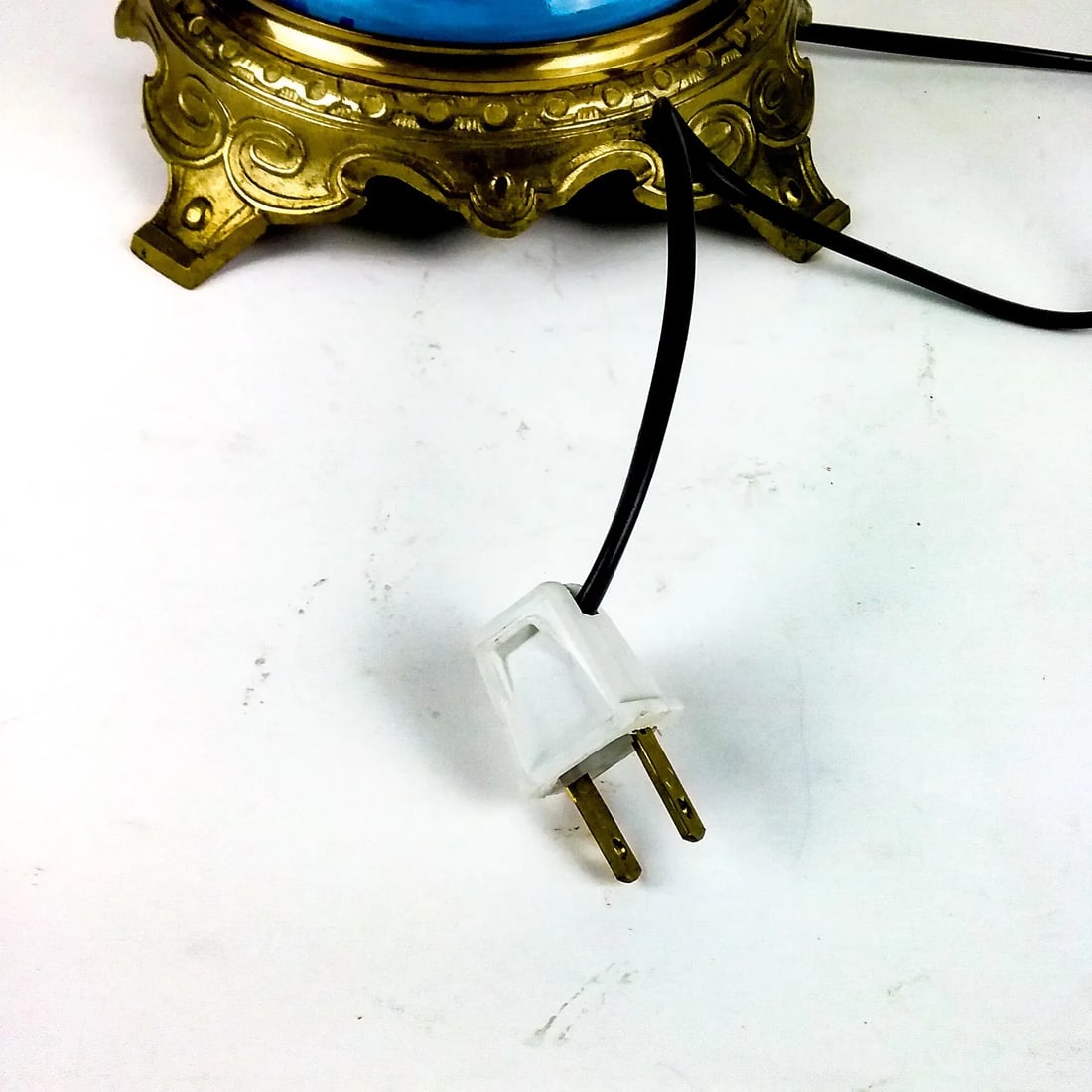 Victorian Hand Painted Glass Table Lamp - 12