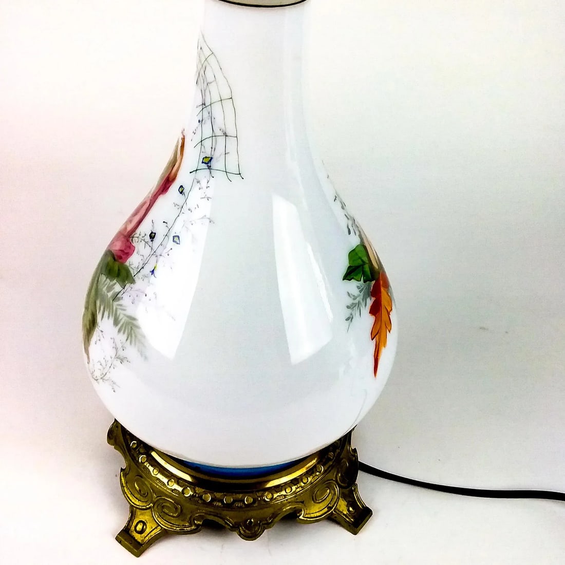 Victorian Hand Painted Glass Table Lamp - 5