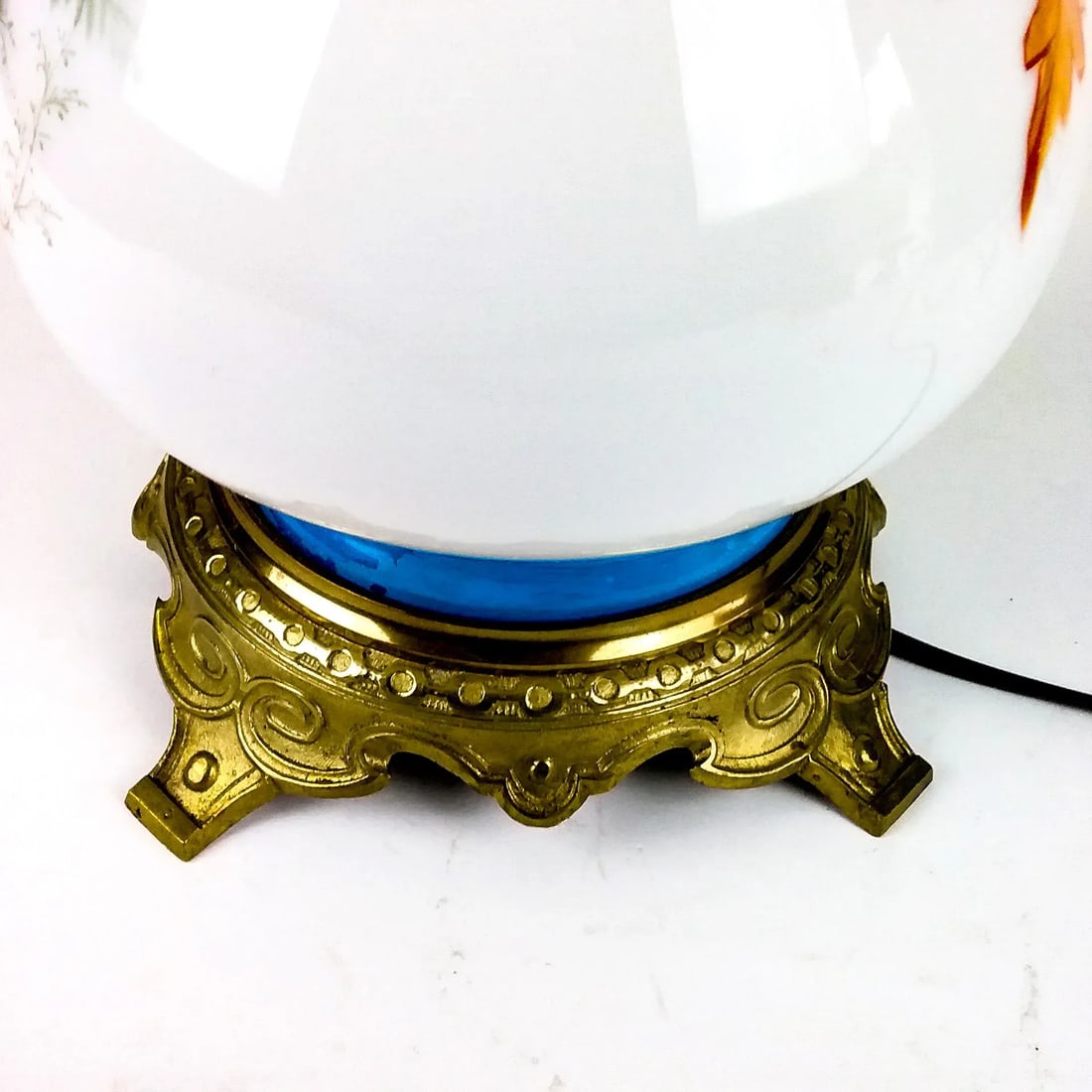 Victorian Hand Painted Glass Table Lamp - 7