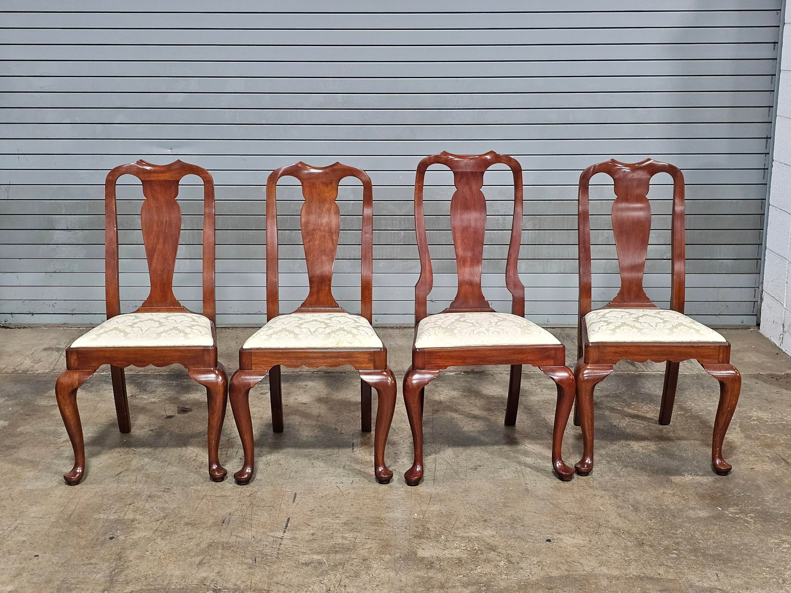 1990s Set of 8 Henkel Harris Black Cherry Dining Room Chairs White Damask Fabric - 3