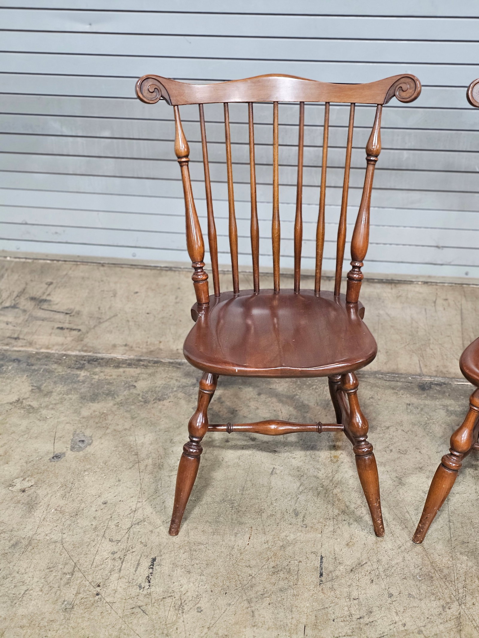 Late 20th Century Pair of Willett Solid Marbelhead Cherry Fan Back Windsor Chairs Made in Usa - 5