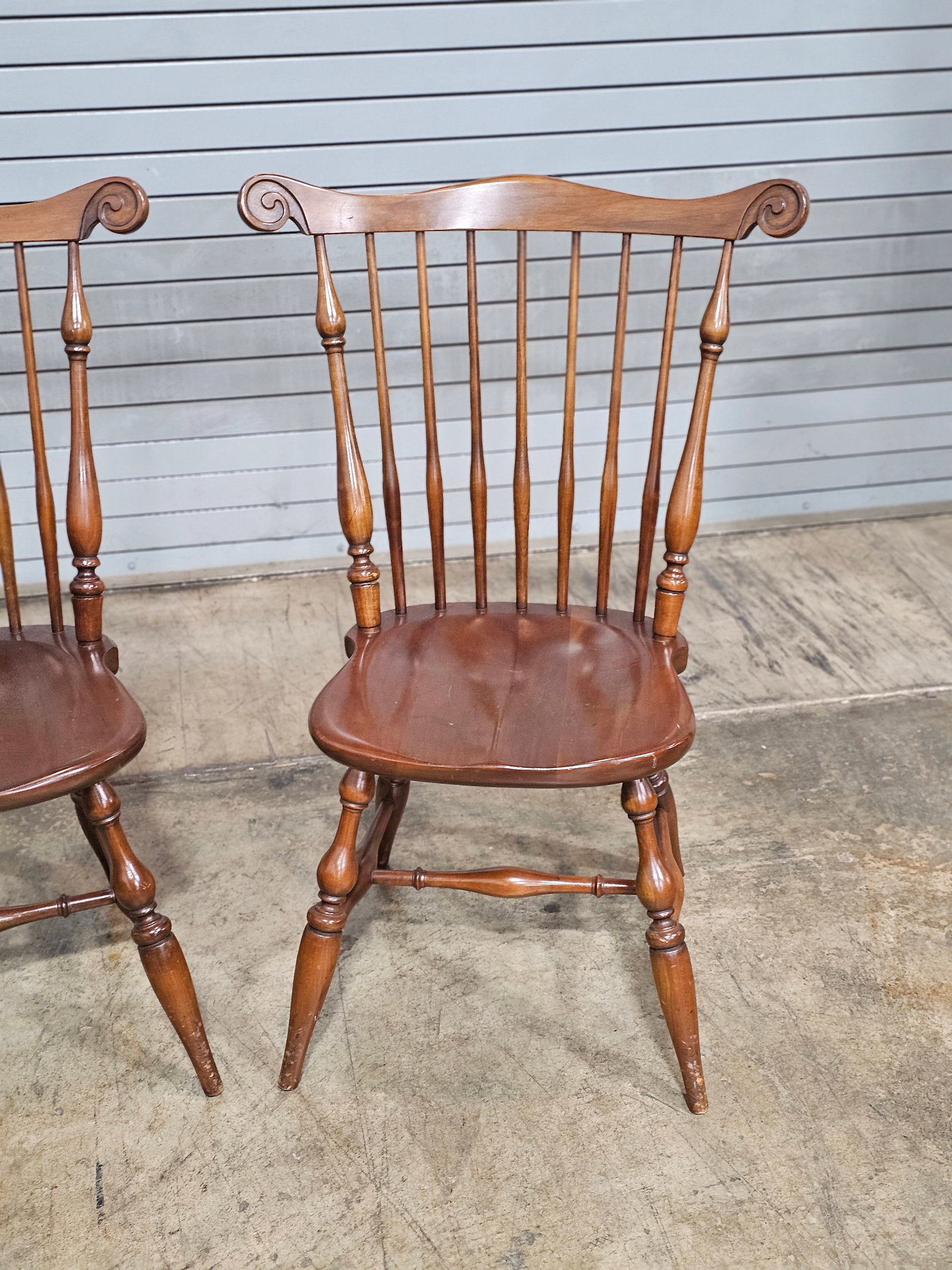 Late 20th Century Pair of Willett Solid Marbelhead Cherry Fan Back Windsor Chairs Made in Usa - 6