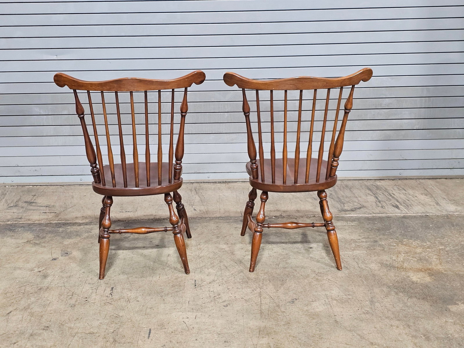 Late 20th Century Pair of Willett Solid Marbelhead Cherry Fan Back Windsor Chairs Made in Usa - 7
