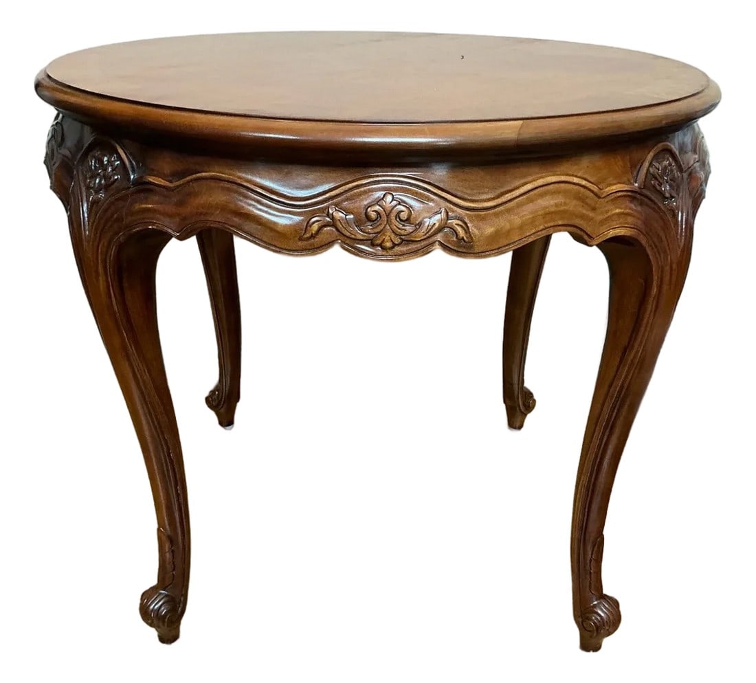 Vintage Henredon French Provincial Round Accent Table - Ornate Carved Wood Side Table: Elevate your space with this exquisite vintage Henredon round accent table, a timeless nod to French Provincial elegance. Crafted by the legendary American furniture maker Henredon, this piece