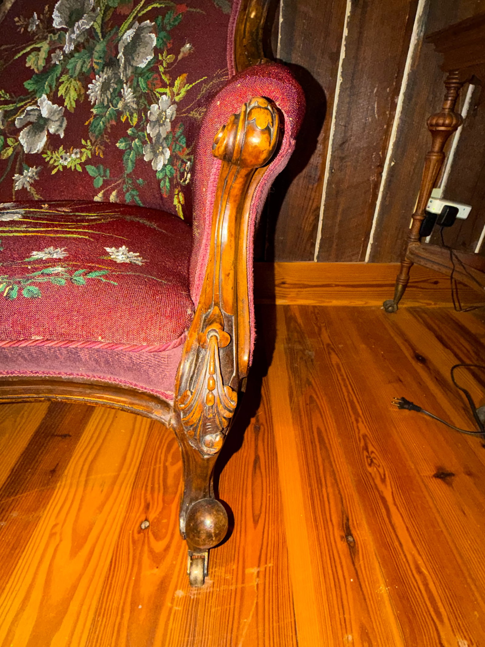 Antique Victorian Carved Walnut Chaise Lounge "Fainting Couch" With Hand-Beaded Floral Upholster - 2