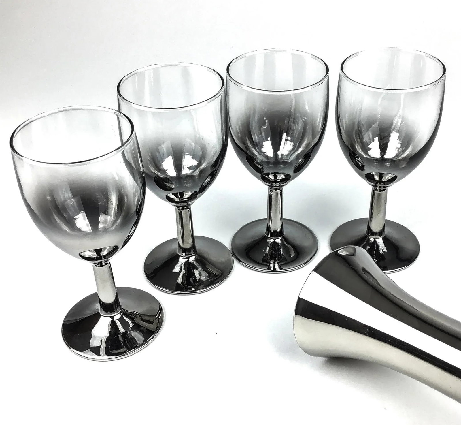 Dorothy Thorpe Style Silver Rimmed Decanter & Glasses - Set of 5 - 8