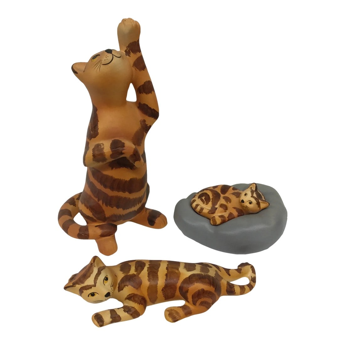 Devon Ceramics England Tiger Cat Family: In mint condition, this vintage set of hand produced English ceramics was purchased in England during the 1980s. Devon ceramics is an old company and difficult to find a set in this perfect
