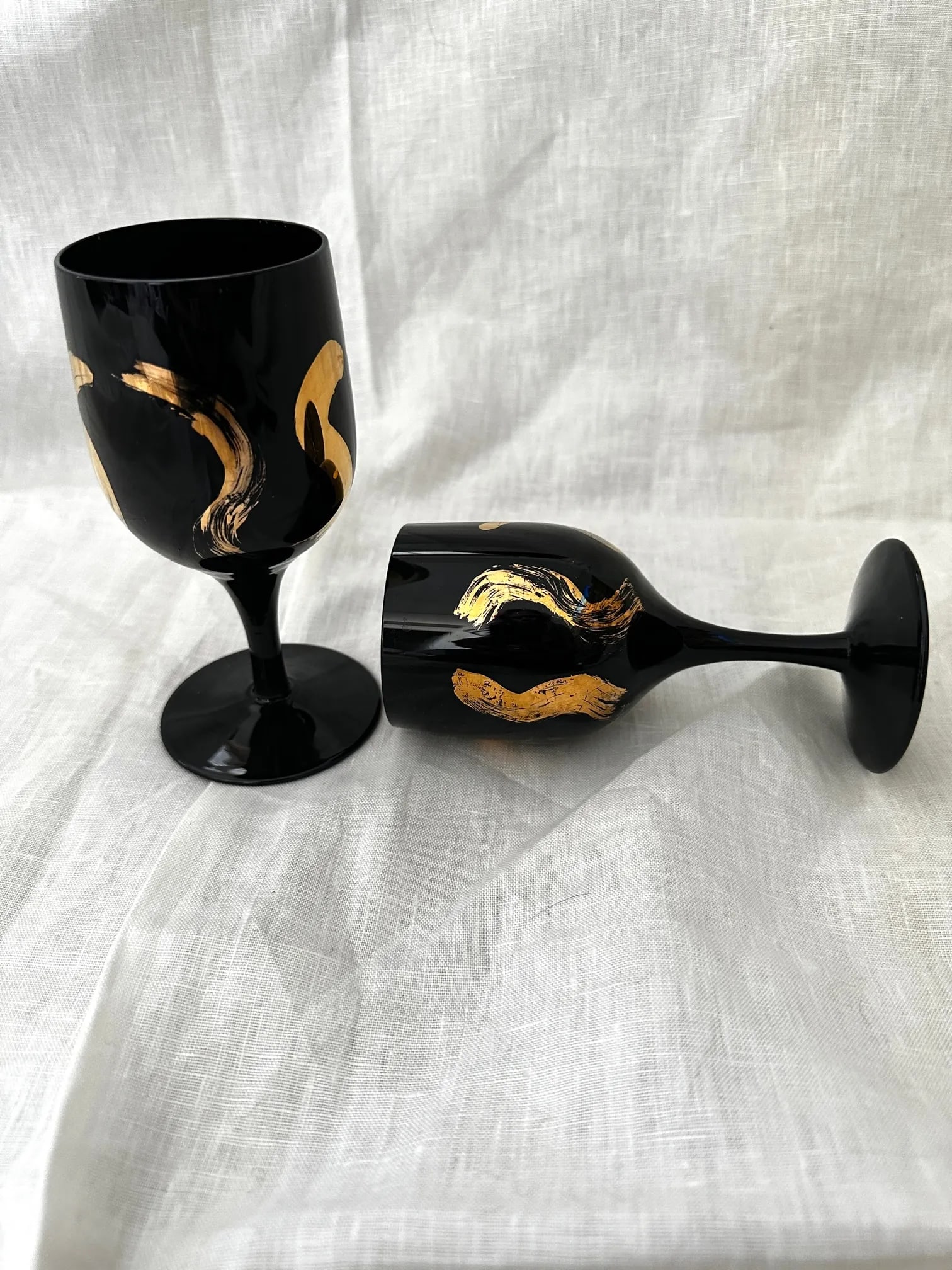 Black & Gold Pair of 2 Wine Glasses - 2