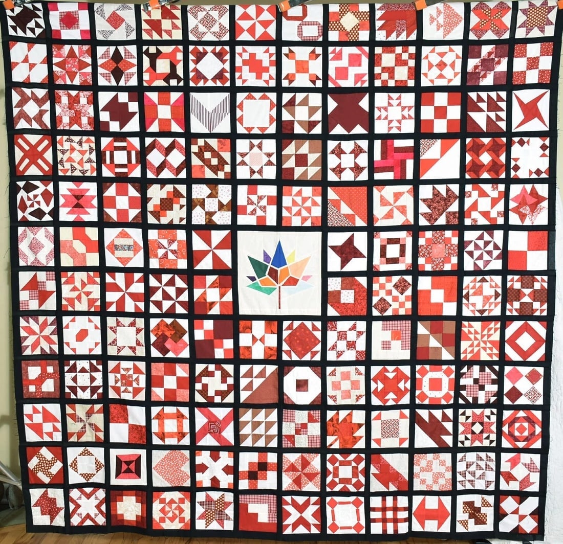 Red & White Quilt Top, Small Scale & 141 Patterns (1 of 19)